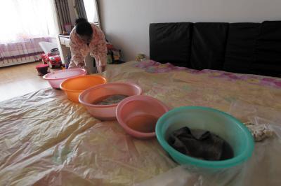 黟县楼上漏水，住户失联，小区没物管，业主维权难！律师来支招……
